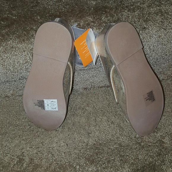 Gymboree girl's gold shoes - Picture 2 of 3